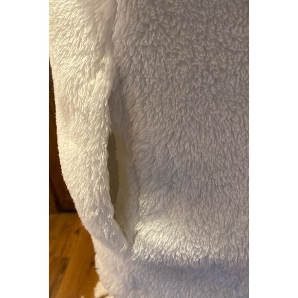 Croft and Barrow Fuzzy Vest Creamy White Furry Size Medium with Pockets Warm - Picture 6 of 11